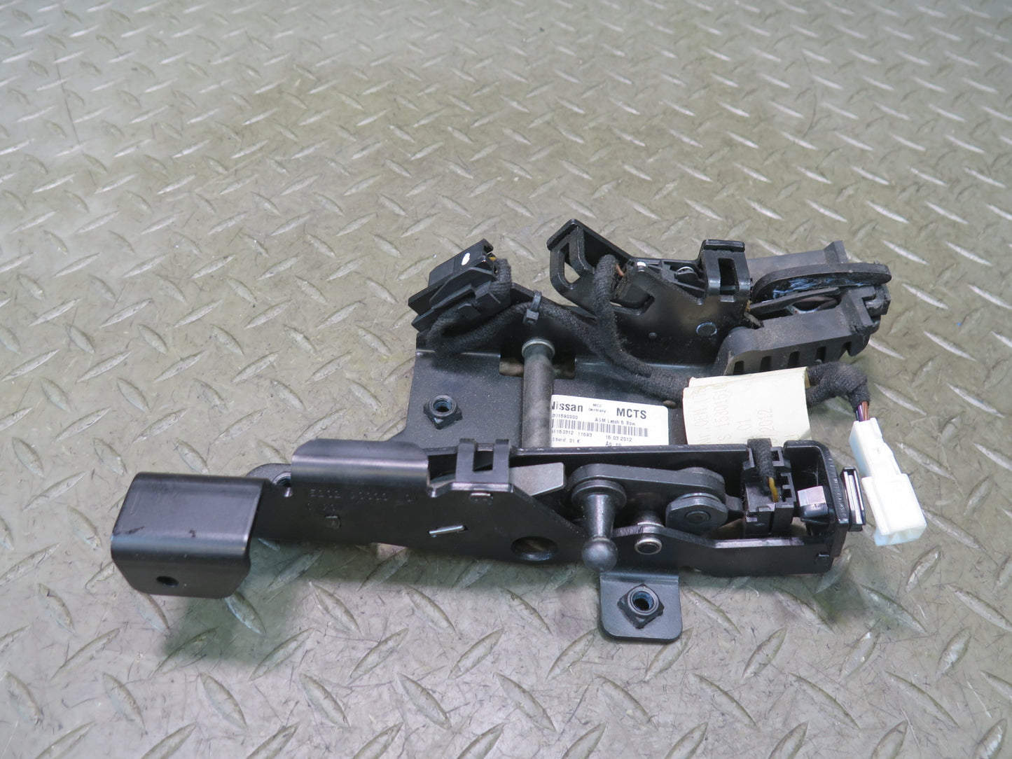 10-19 Nissan 370Z Z34 Convertible Rear TOP Latch OEM