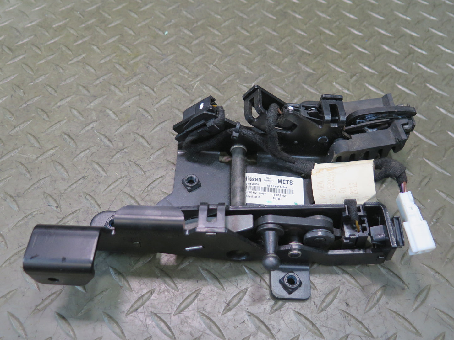 10-19 Nissan 370Z Z34 Convertible Rear TOP Latch OEM