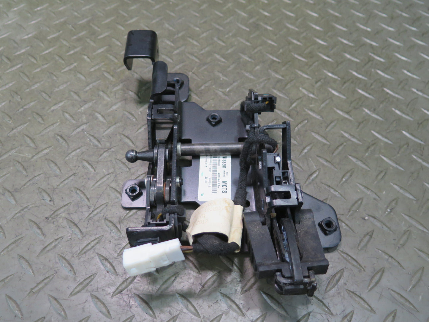 10-19 Nissan 370Z Z34 Convertible Rear TOP Latch OEM