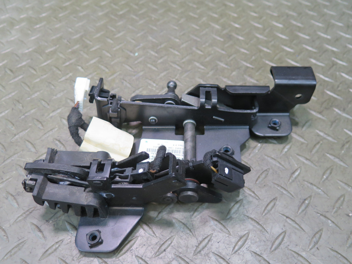 10-19 Nissan 370Z Z34 Convertible Rear TOP Latch OEM