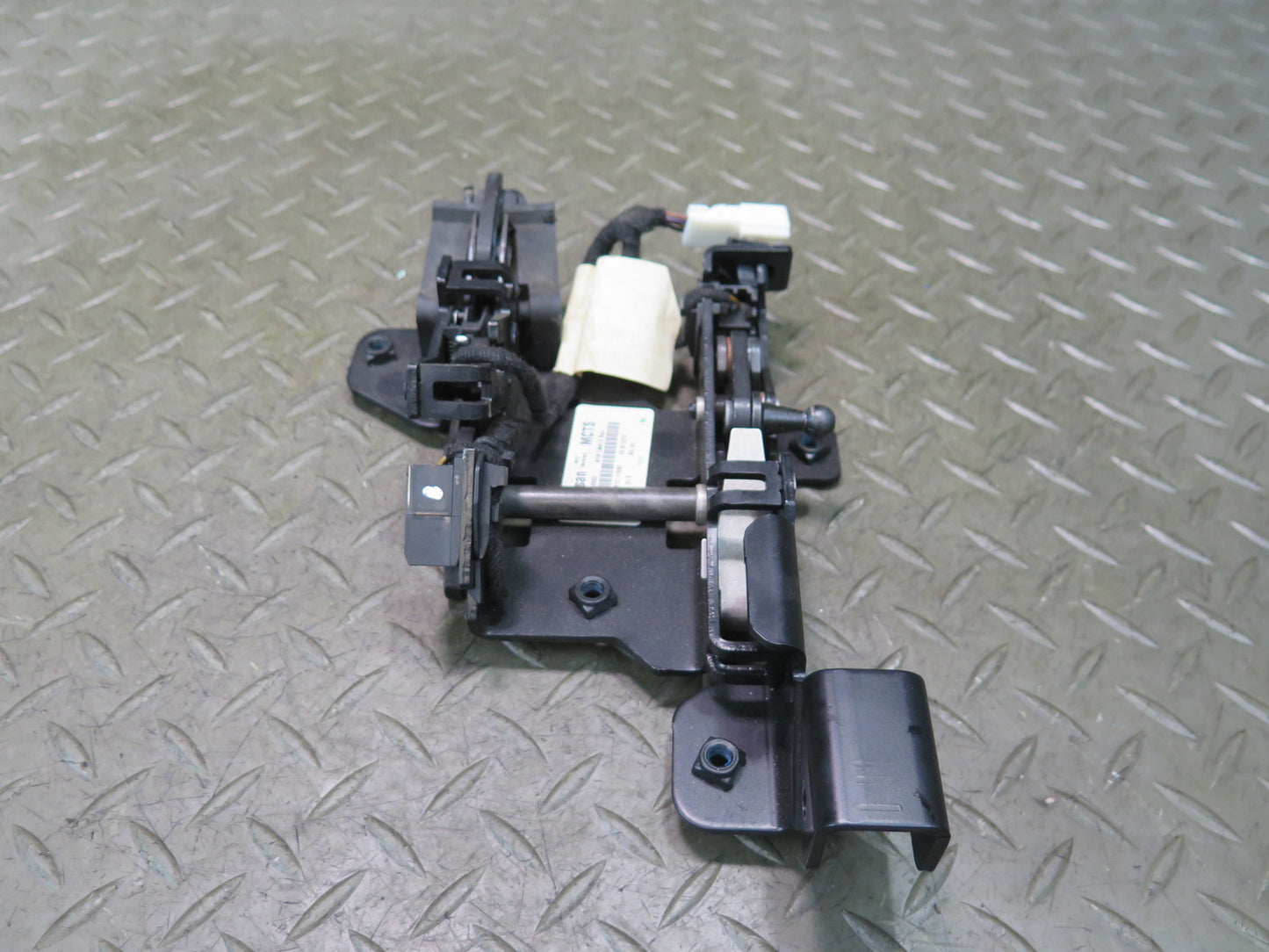 10-19 Nissan 370Z Z34 Convertible Rear TOP Latch OEM