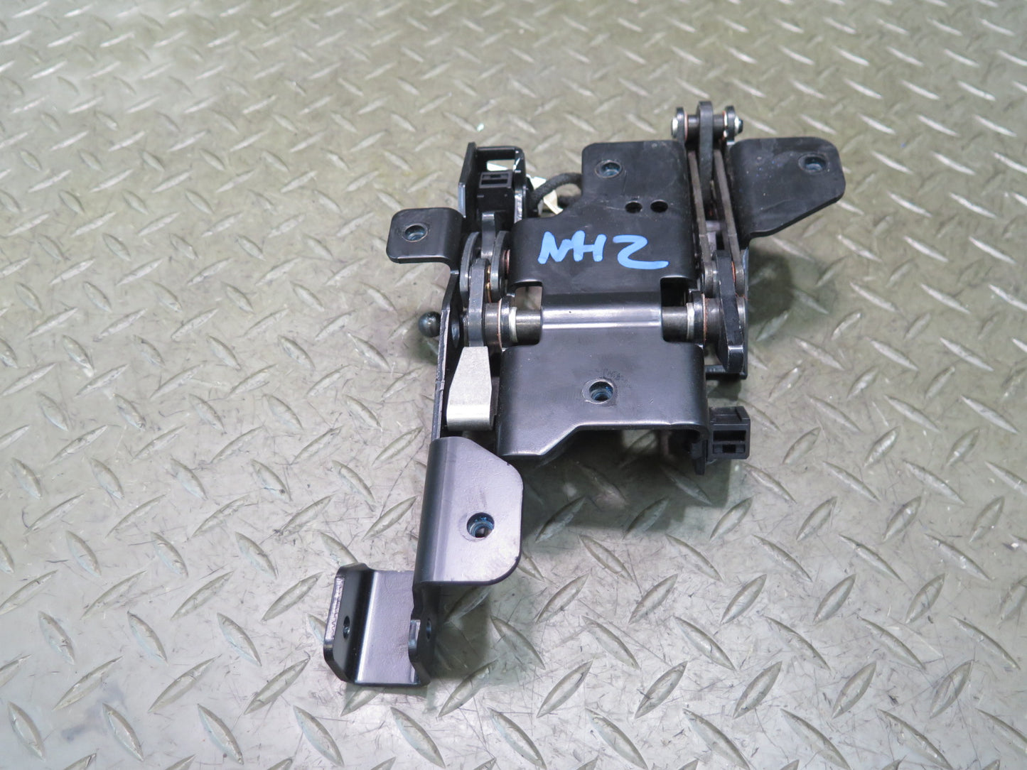 10-19 Nissan 370Z Z34 Convertible Rear TOP Latch OEM