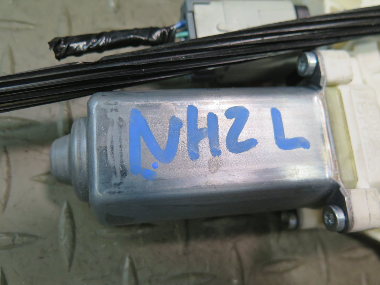 09-20 Nissan 370Z Z34 Left Driver Door Window Regulator w Motor OEM