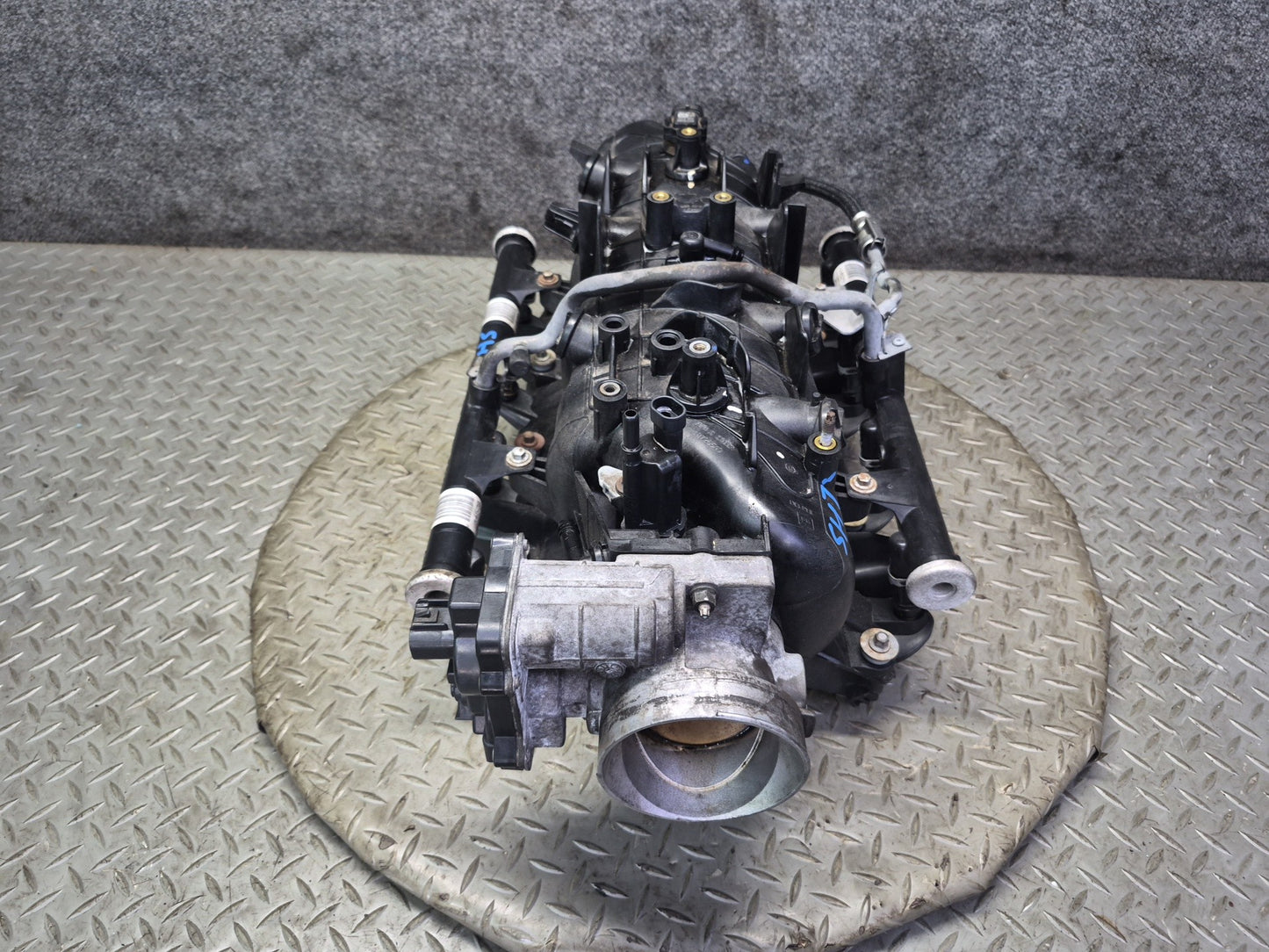 2003-2007 Hummer H2 LQ4 Intake Manifold w Fuel Rail Injector Set
