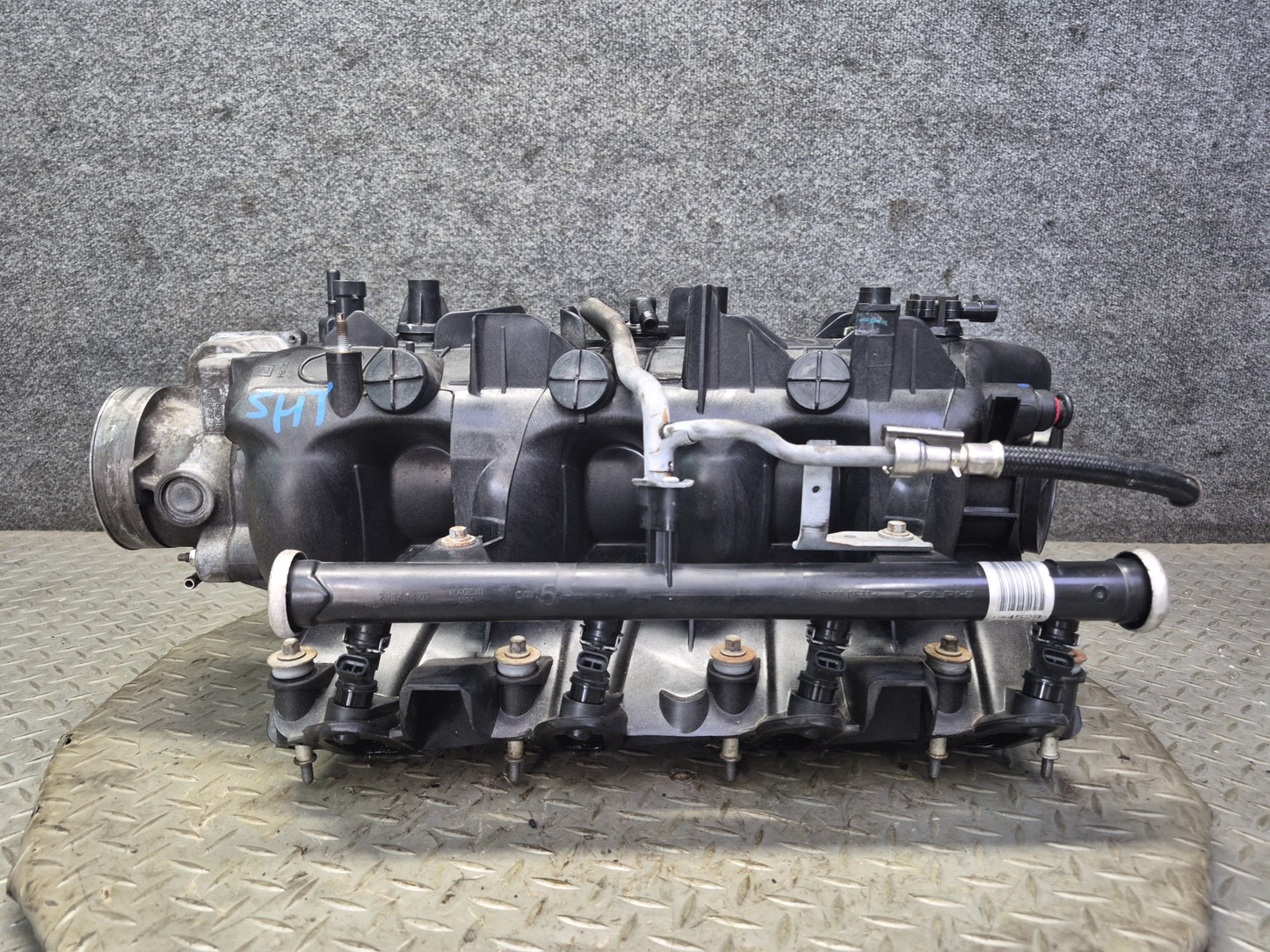 2003-2007 Hummer H2 LQ4 Intake Manifold w Fuel Rail Injector Set