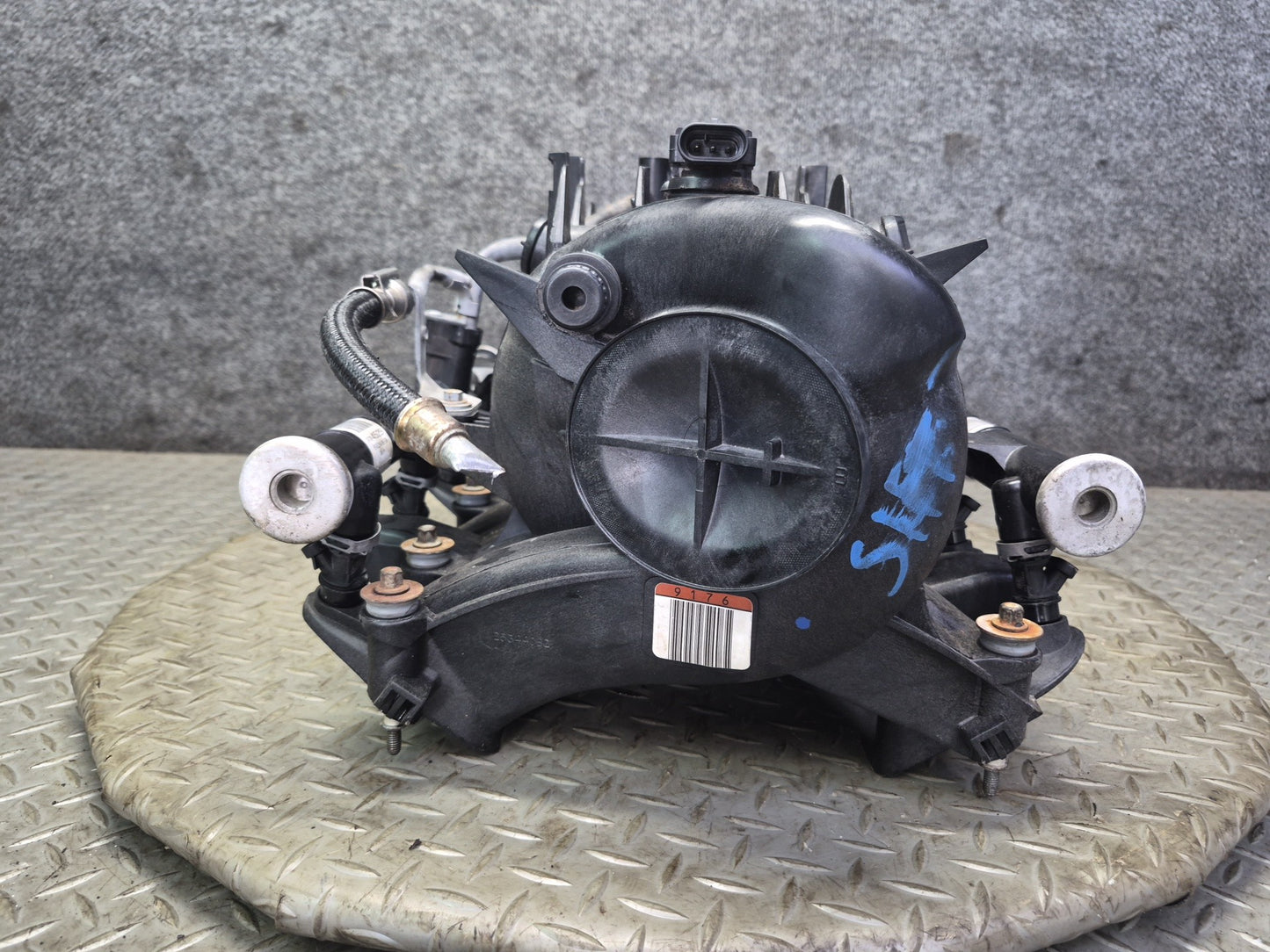2003-2007 Hummer H2 LQ4 Intake Manifold w Fuel Rail Injector Set