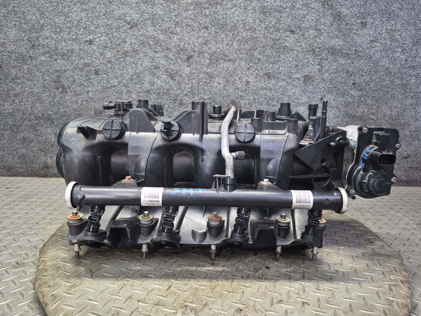2003-2007 Hummer H2 LQ4 Intake Manifold w Fuel Rail Injector Set