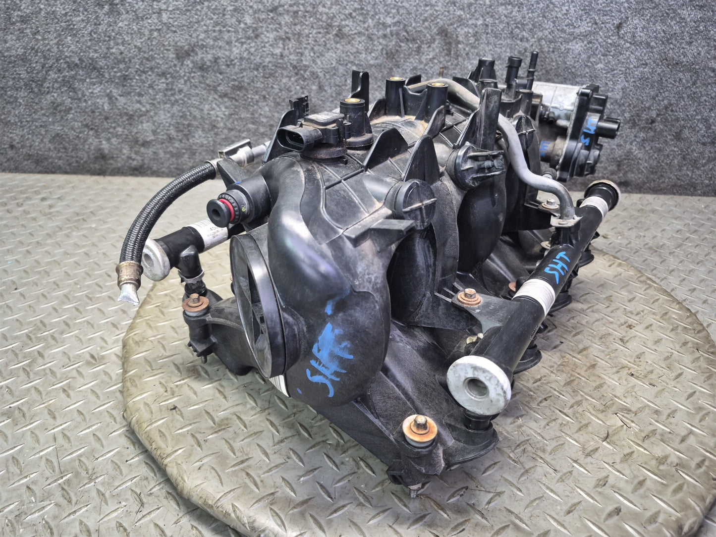 2003-2007 Hummer H2 LQ4 Intake Manifold w Fuel Rail Injector Set