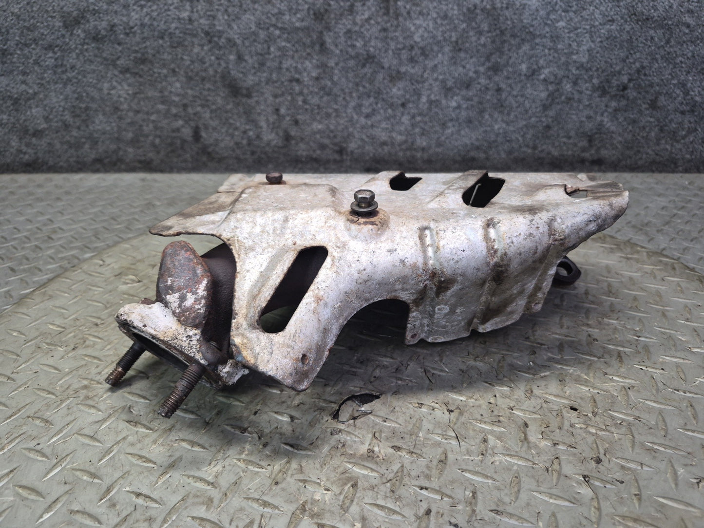 1996-1997 Lexus FZJ80L LX450 4.5L 1FZFE Exhaust Manifold w Heat Shield Set of 2