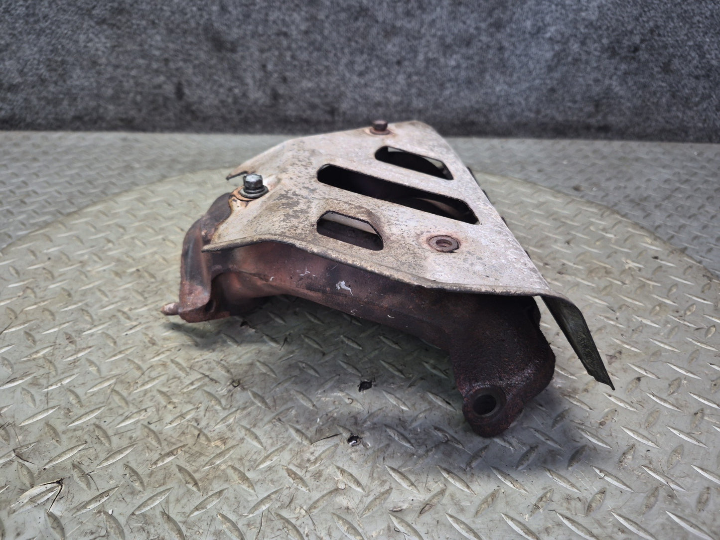 1996-1997 Lexus FZJ80L LX450 4.5L 1FZFE Exhaust Manifold w Heat Shield Set of 2