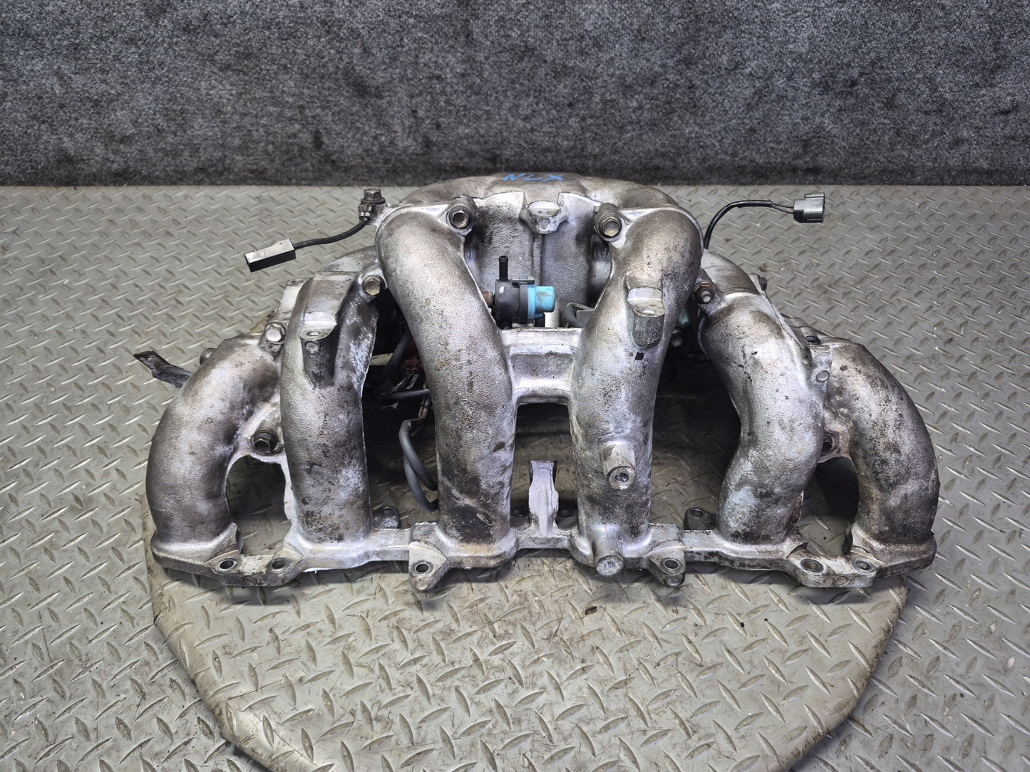 1996-1997 Lexus FZJ80L LX450 4.5L Intake Manifold