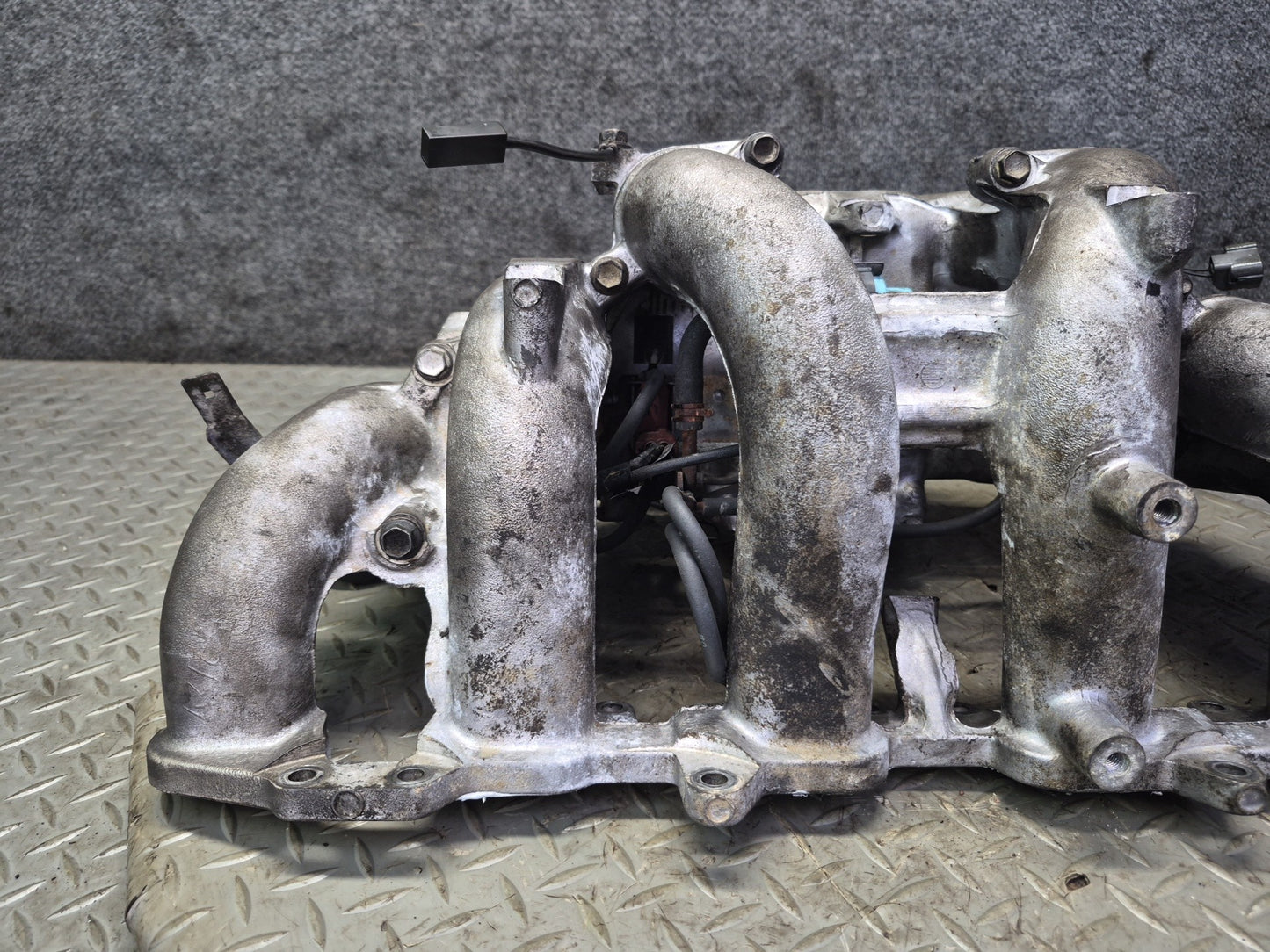 1996-1997 Lexus FZJ80L LX450 4.5L Intake Manifold