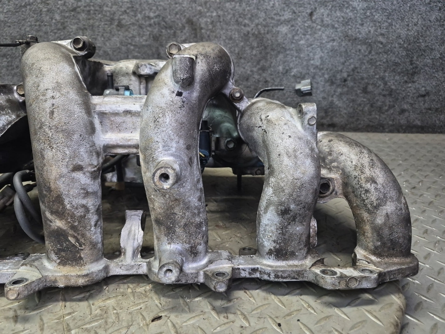 1996-1997 Lexus FZJ80L LX450 4.5L Intake Manifold