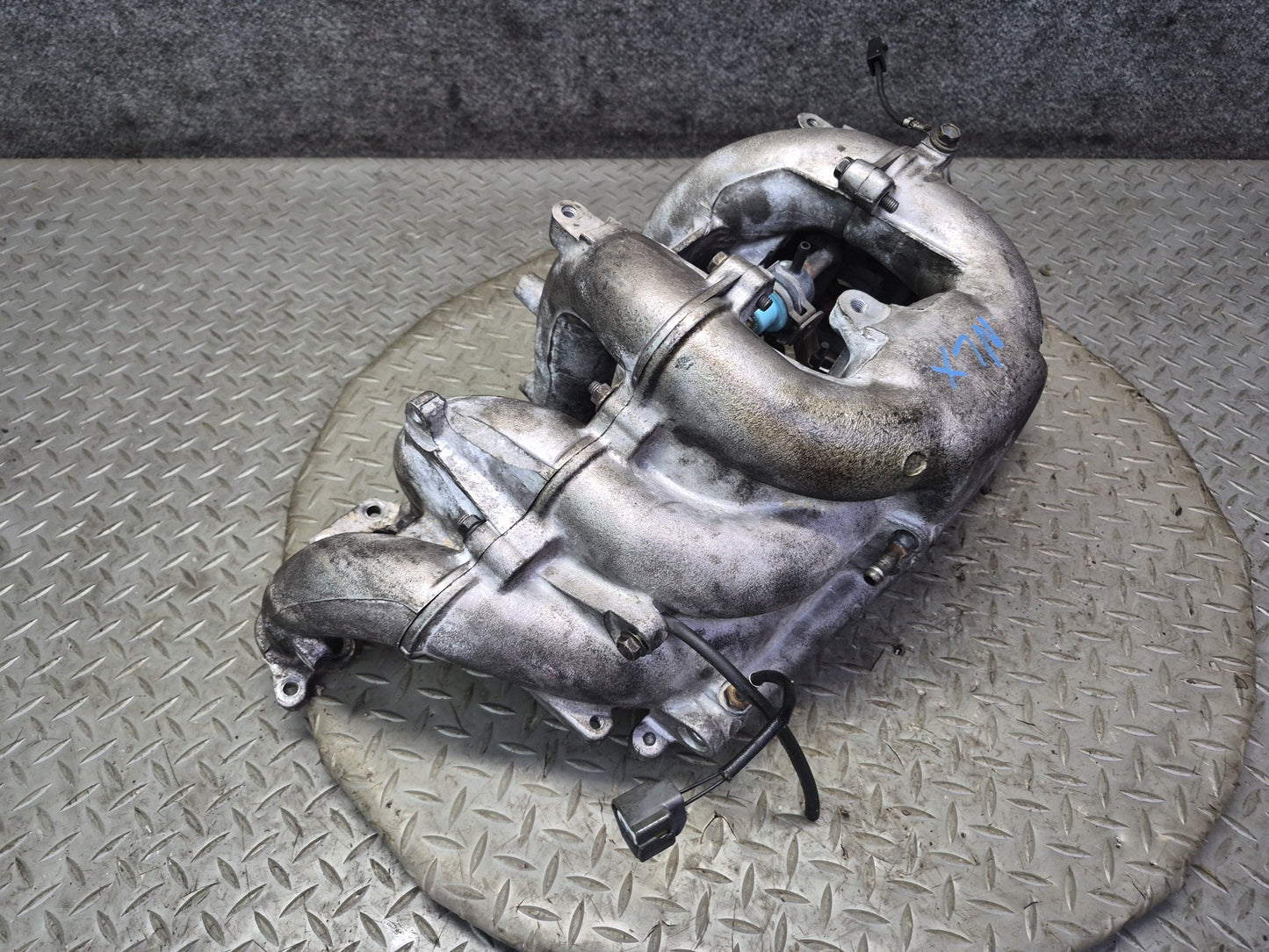 1996-1997 Lexus FZJ80L LX450 4.5L Intake Manifold