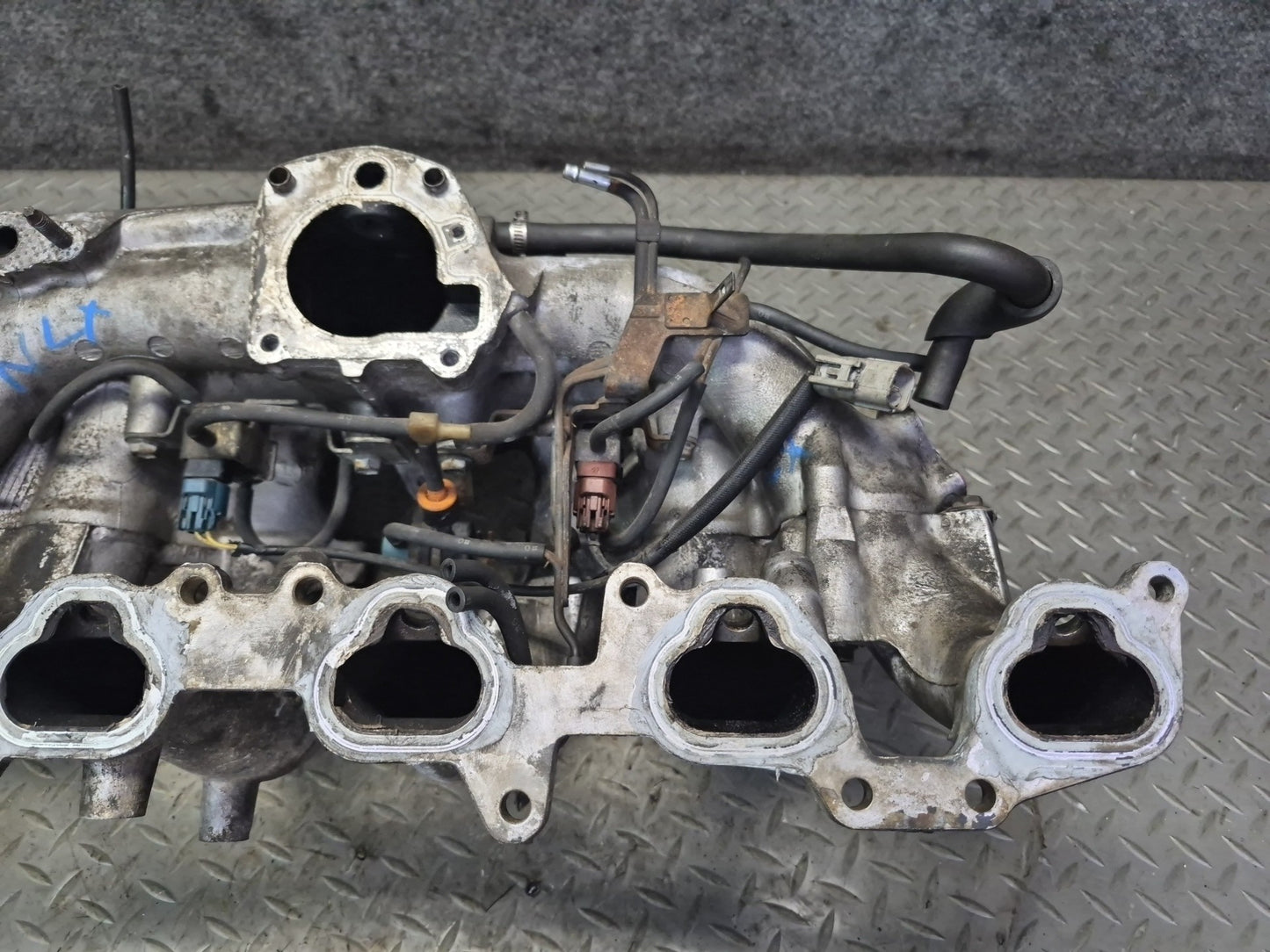 1996-1997 Lexus FZJ80L LX450 4.5L Intake Manifold