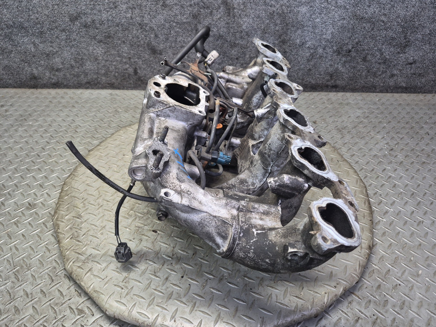 1996-1997 Lexus FZJ80L LX450 4.5L Intake Manifold
