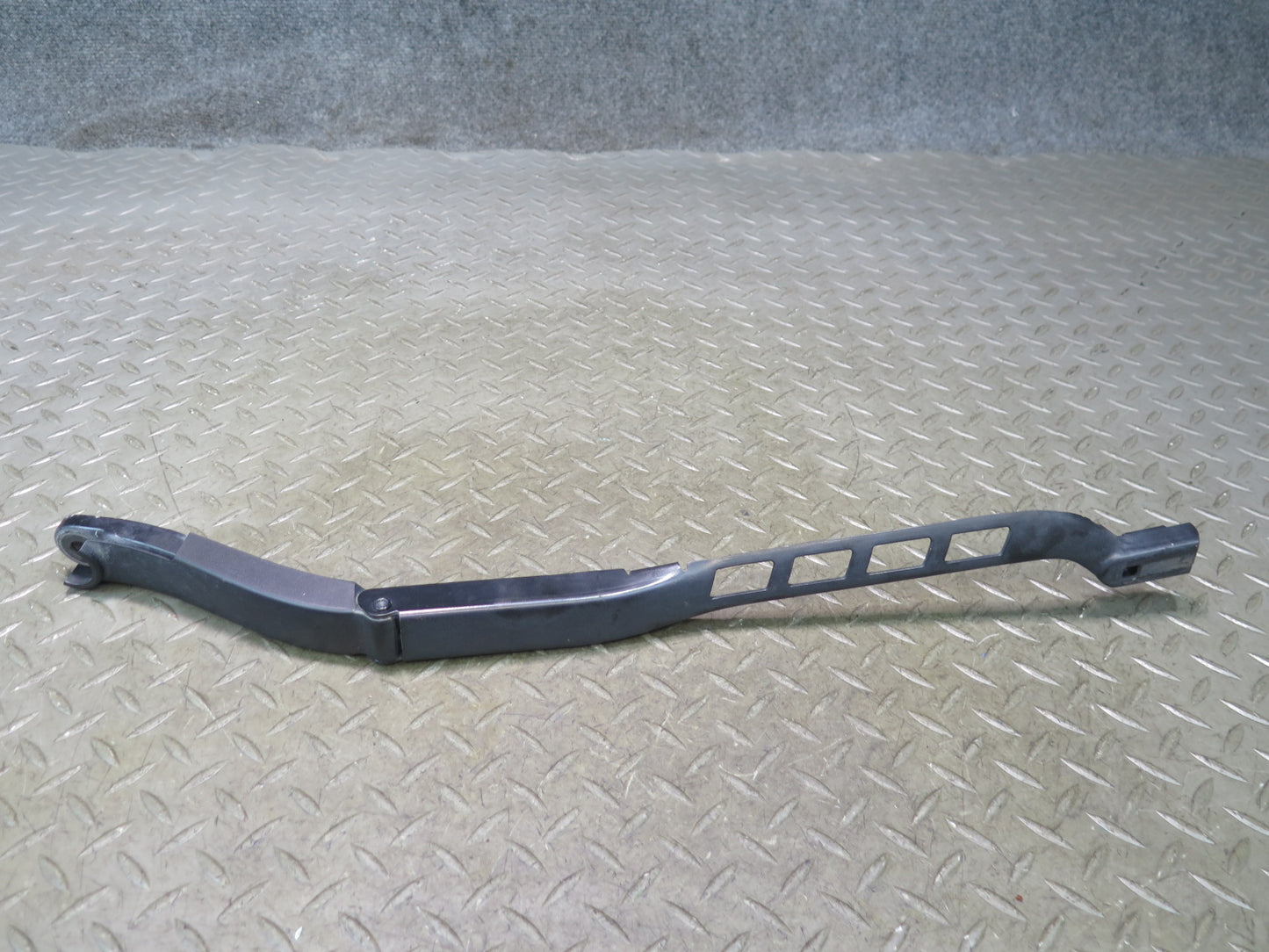 2012-2015 Mercedes X166 W166 Ml-class Front Left & Right Wiper Arm Set of 2