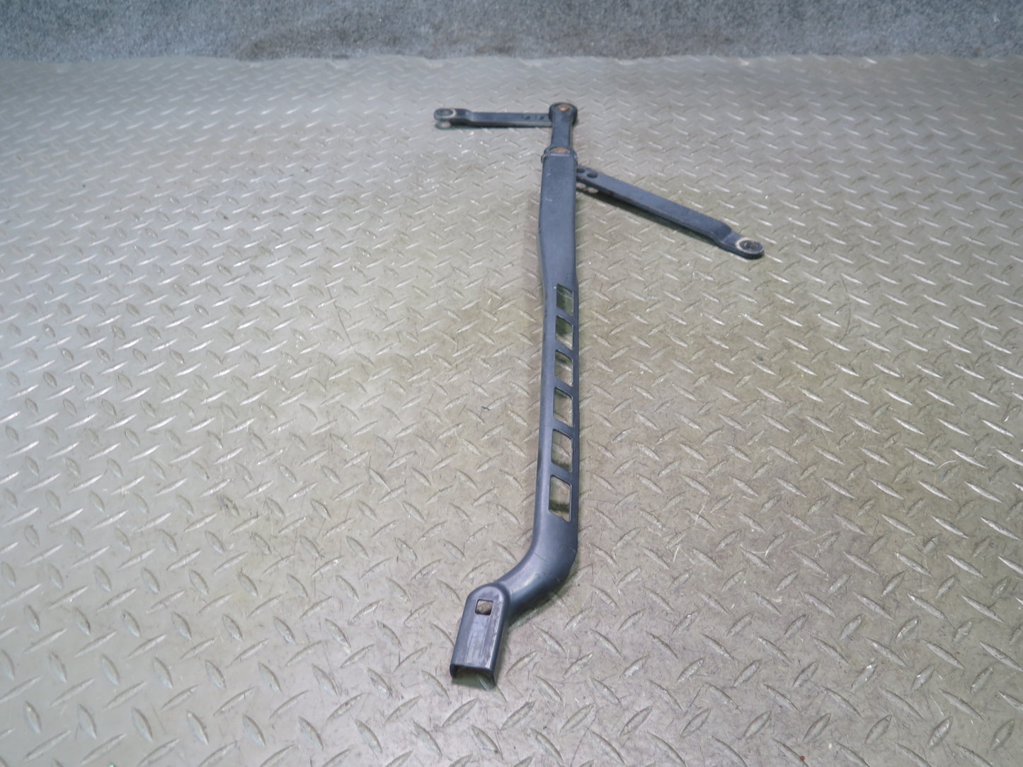 2012-2015 Mercedes X166 W166 Ml-class Front Left & Right Wiper Arm Set of 2