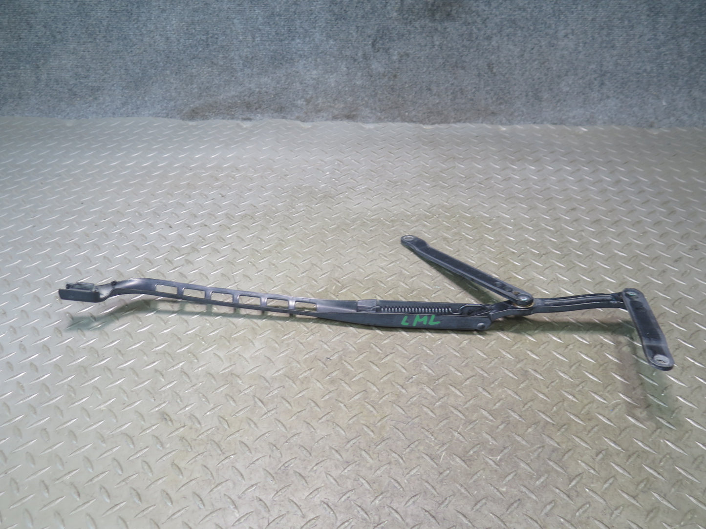 2012-2015 Mercedes X166 W166 Ml-class Front Left & Right Wiper Arm Set of 2