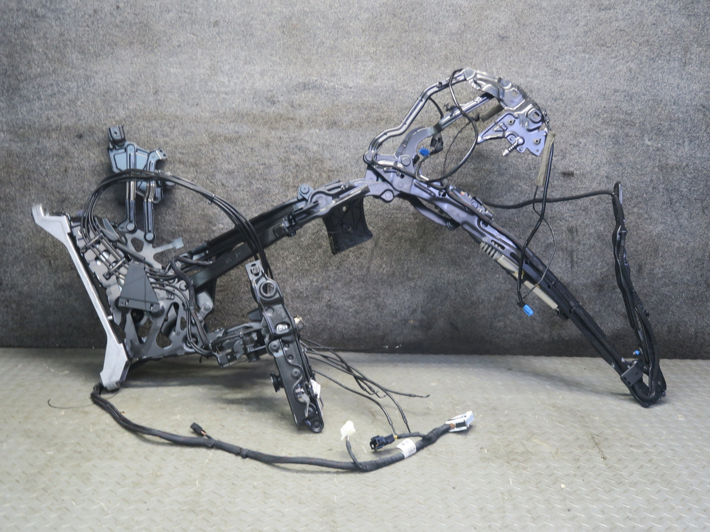 2015-2020 BMW F33 F83 M4 Convertible TOP Roof Rear Right Hinge Frame w Motor