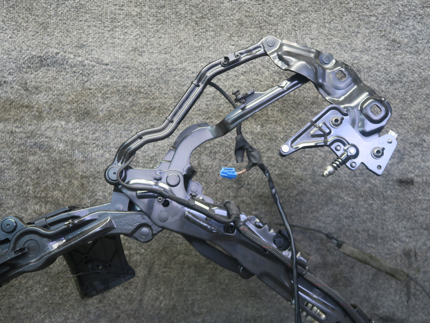2015-2020 BMW F33 F83 M4 Convertible TOP Roof Rear Right Hinge Frame w Motor
