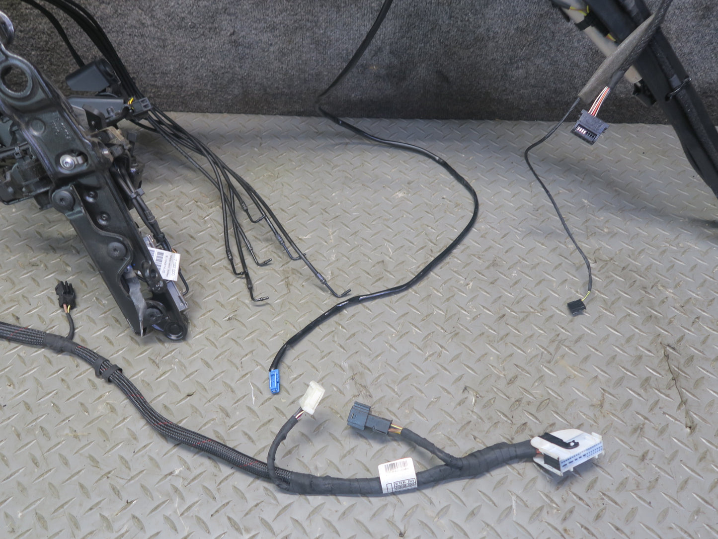 2015-2020 BMW F33 F83 M4 Convertible TOP Roof Rear Right Hinge Frame w Motor