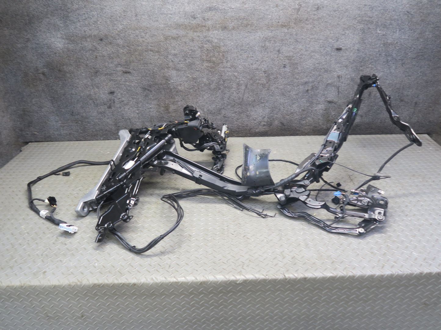 2015-2020 BMW F33 F83 M4 Convertible TOP Roof Rear Right Hinge Frame w Motor