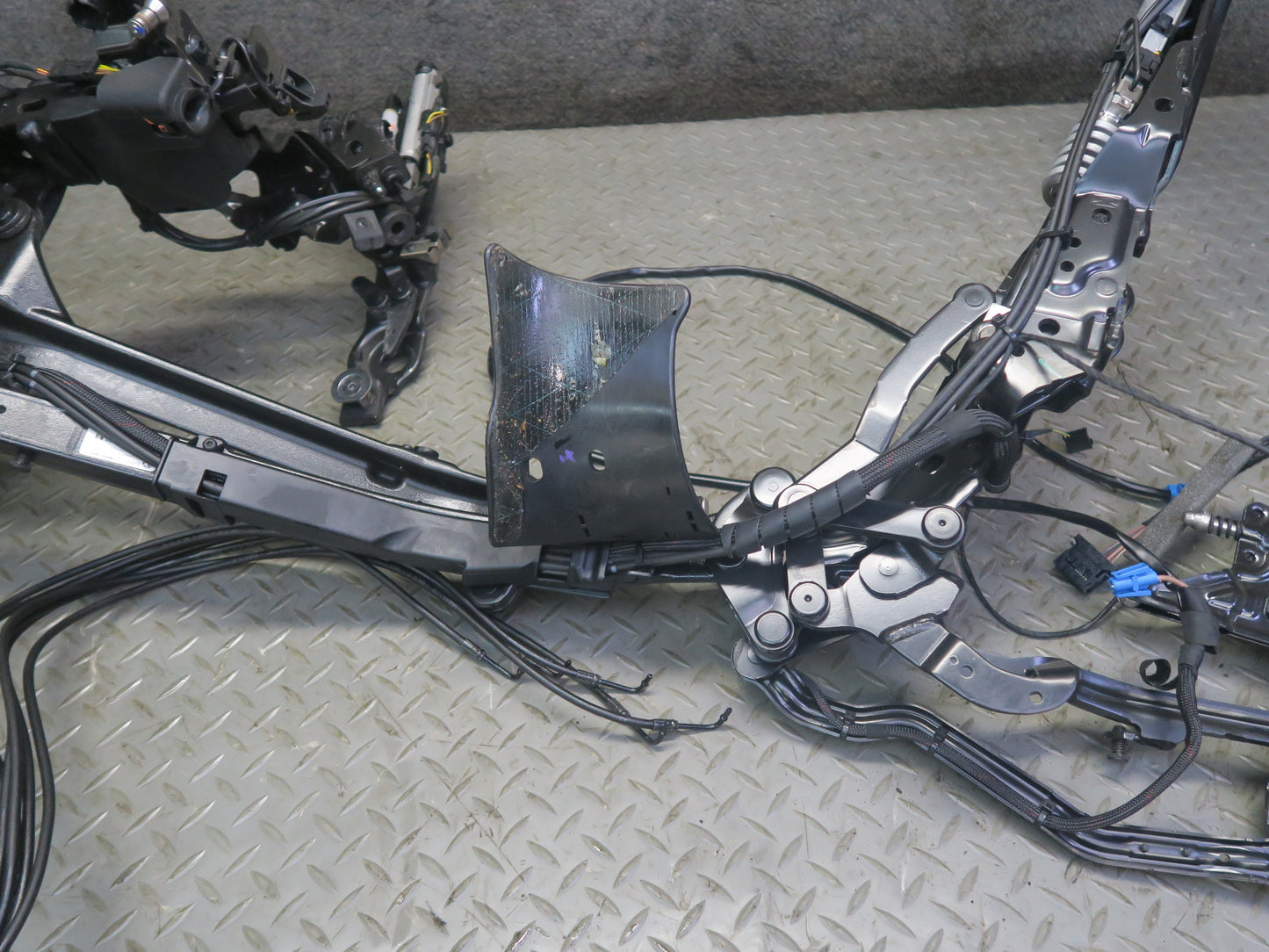 2015-2020 BMW F33 F83 M4 Convertible TOP Roof Rear Right Hinge Frame w Motor