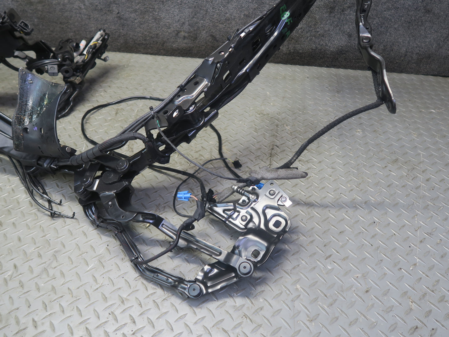 2015-2020 BMW F33 F83 M4 Convertible TOP Roof Rear Right Hinge Frame w Motor