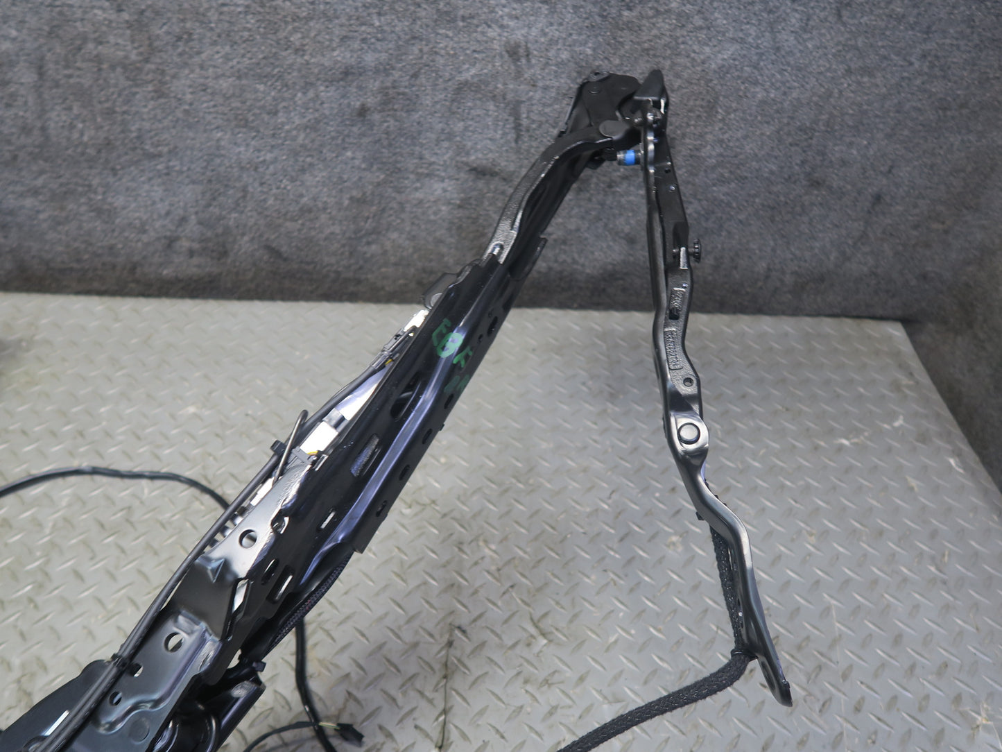 2015-2020 BMW F33 F83 M4 Convertible TOP Roof Rear Right Hinge Frame w Motor
