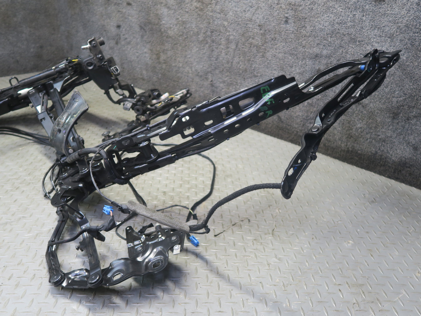 2015-2020 BMW F33 F83 M4 Convertible TOP Roof Rear Right Hinge Frame w Motor