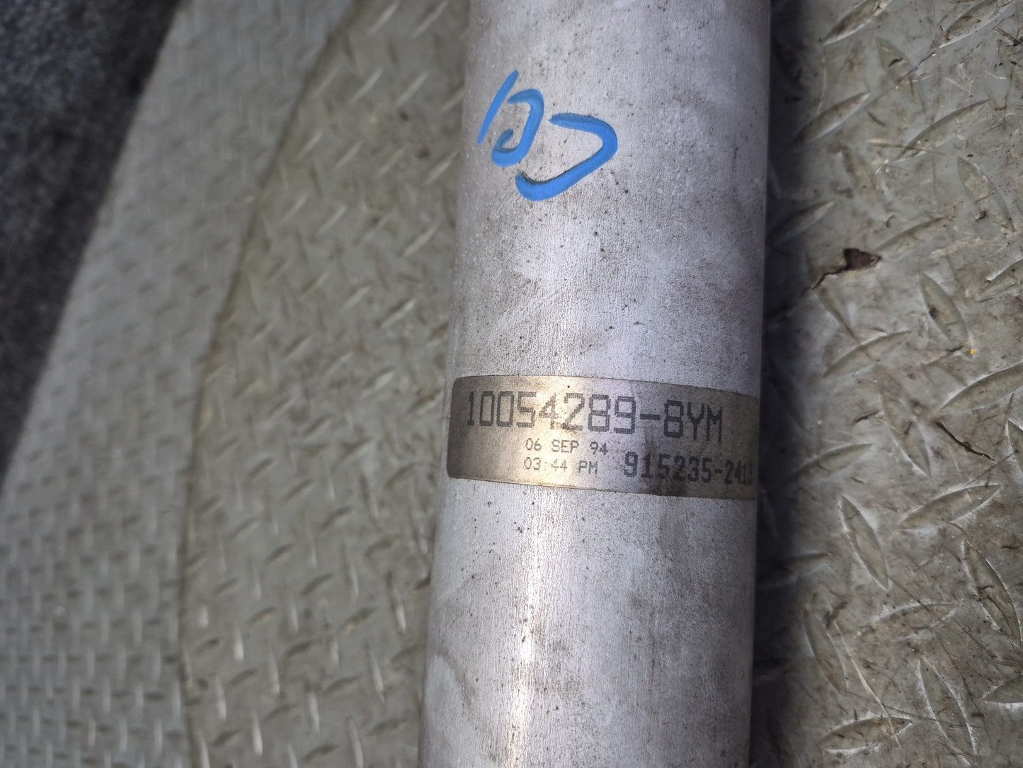 84-96 Chevrolet Corvette C4 Rear A/T Driveshaft Drive Shaft 10054289 87K OEM
