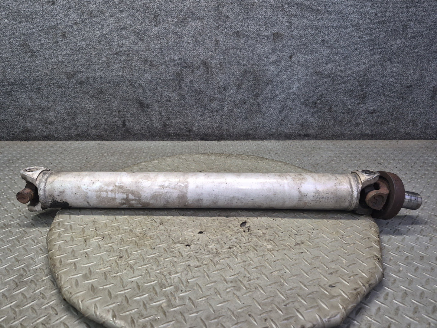 84-96 Chevrolet Corvette C4 Rear A/T Driveshaft Drive Shaft 10054289 87K OEM
