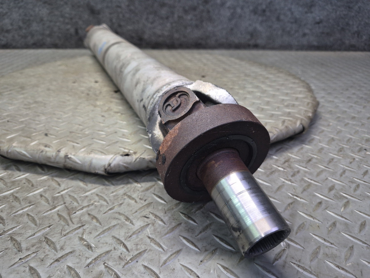 84-96 Chevrolet Corvette C4 Rear A/T Driveshaft Drive Shaft 10054289 87K OEM