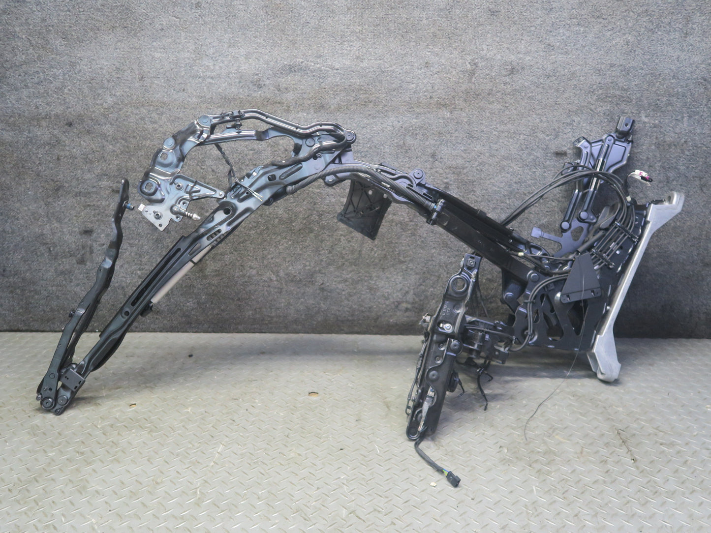 2015-2020 BMW F33 F83 M4 Convertible TOP Roof Rear Left Hinge Frame w Motor