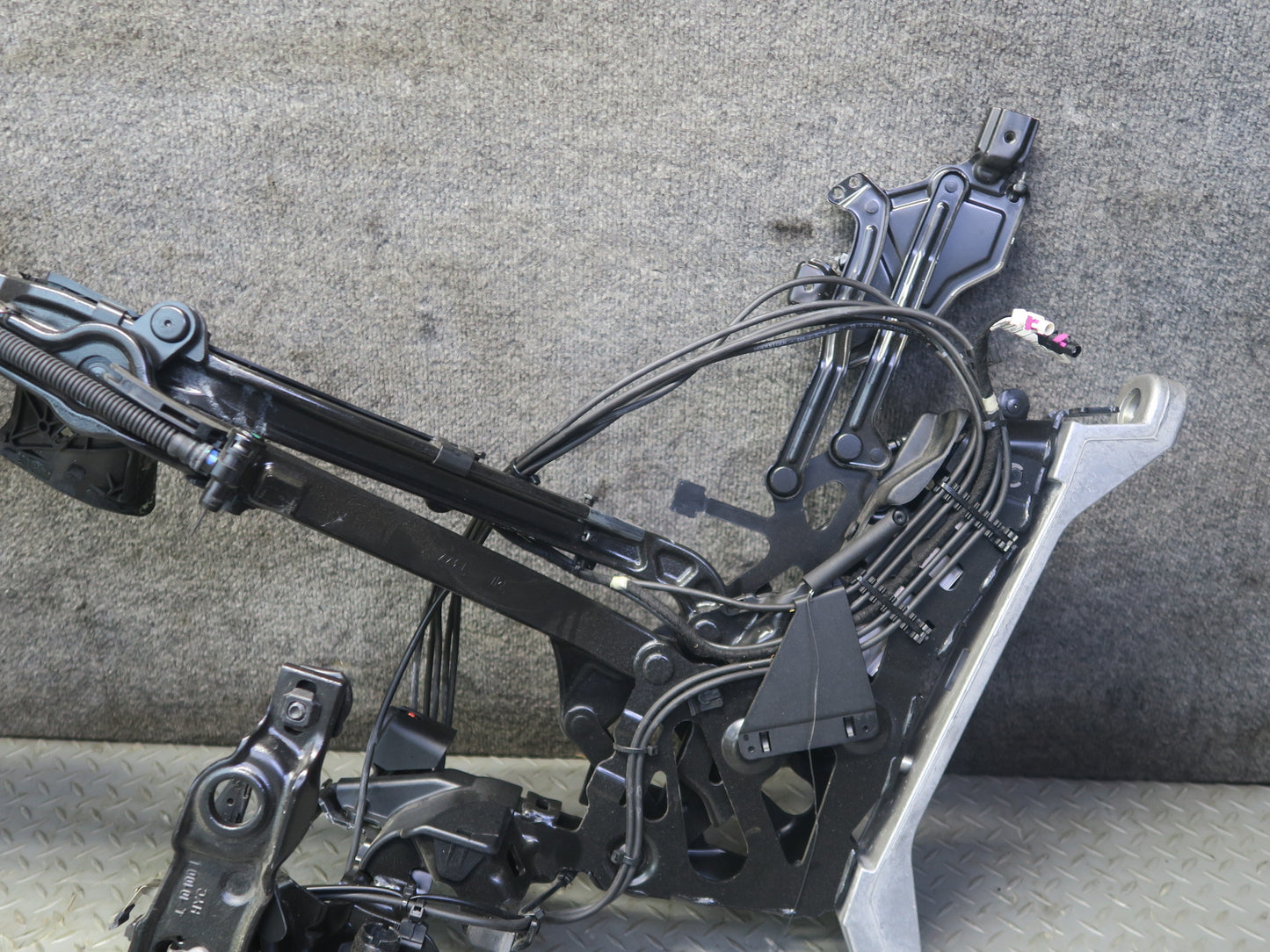2015-2020 BMW F33 F83 M4 Convertible TOP Roof Rear Left Hinge Frame w Motor