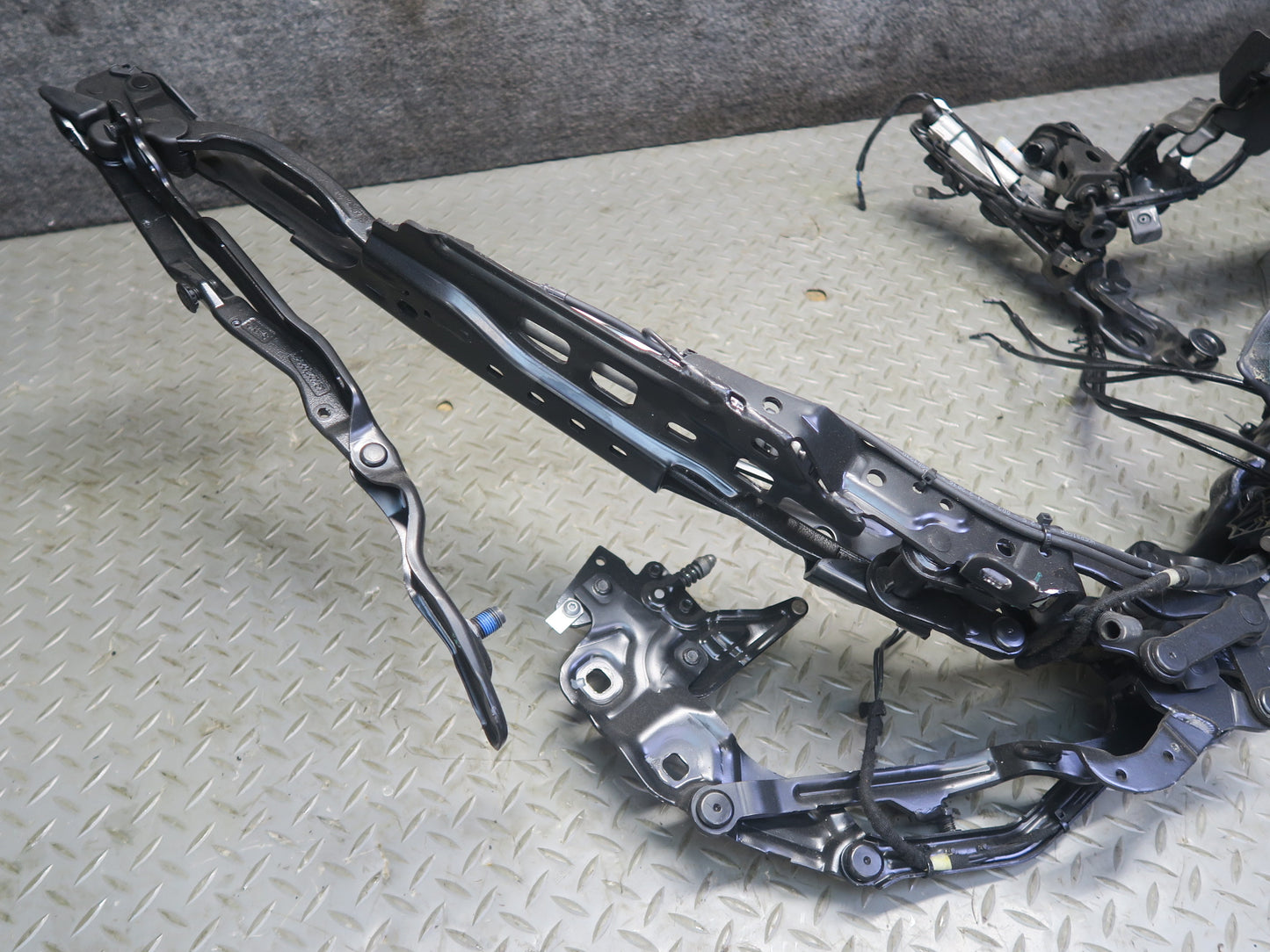 2015-2020 BMW F33 F83 M4 Convertible TOP Roof Rear Left Hinge Frame w Motor
