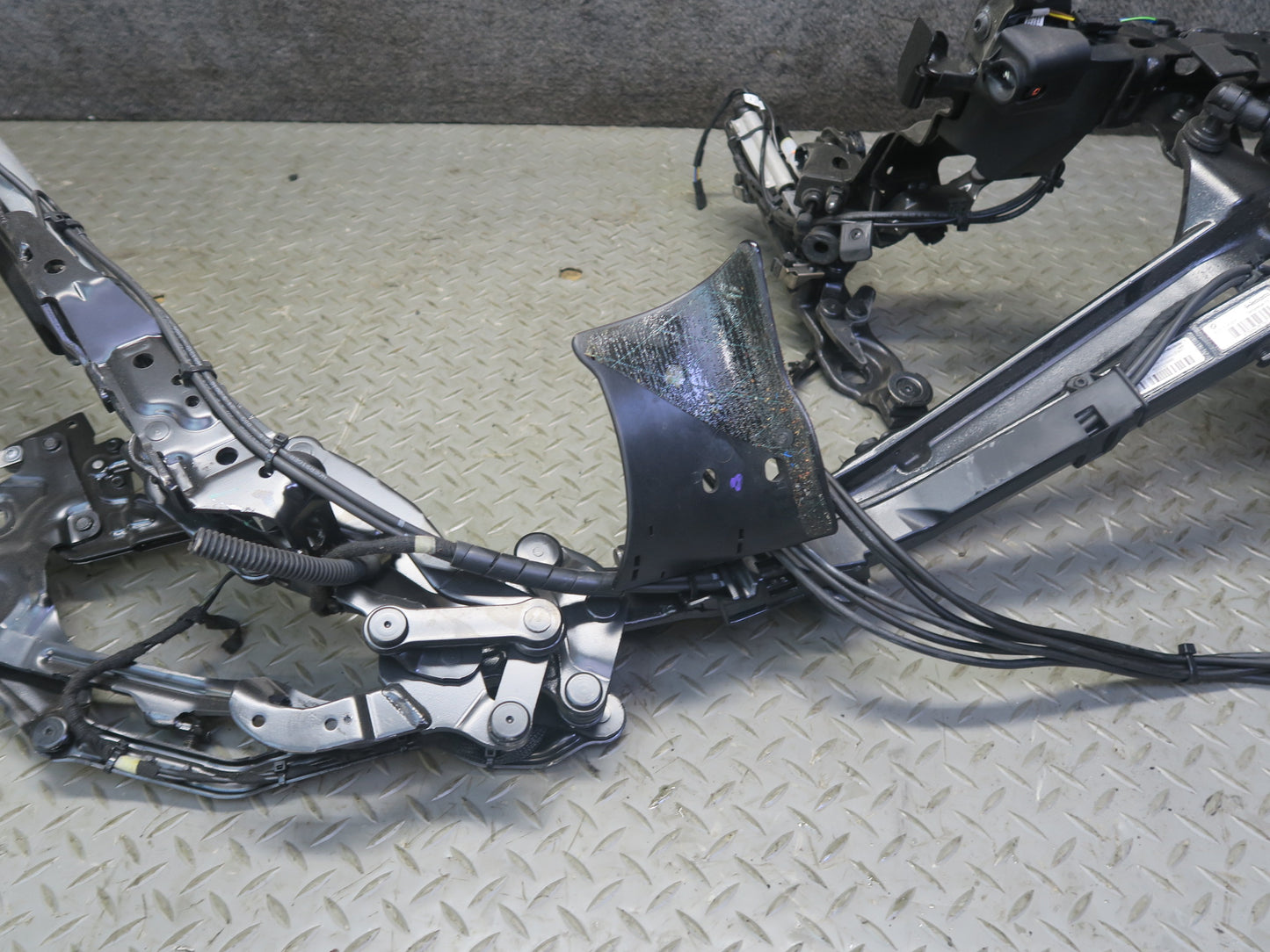 2015-2020 BMW F33 F83 M4 Convertible TOP Roof Rear Left Hinge Frame w Motor