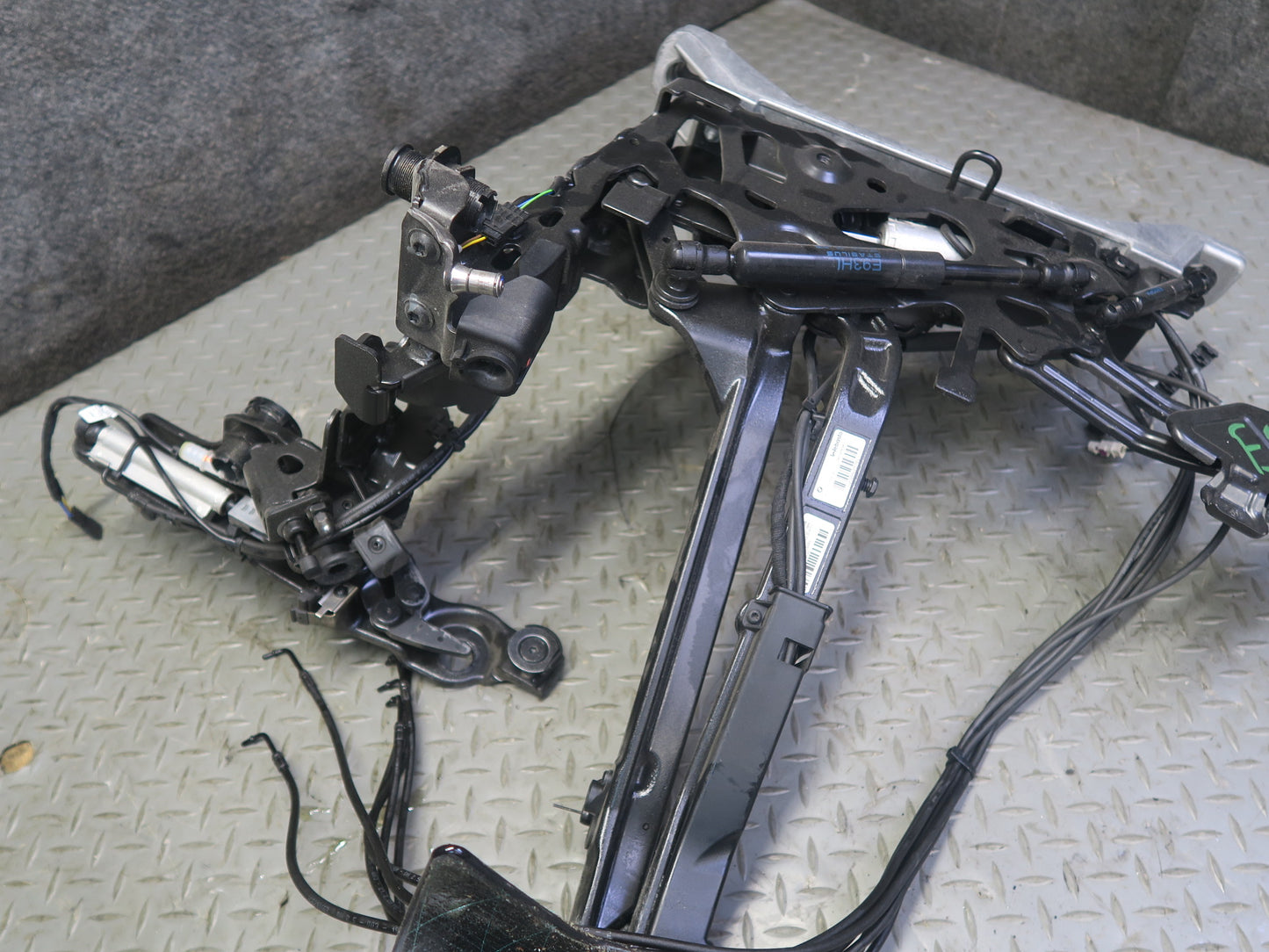 2015-2020 BMW F33 F83 M4 Convertible TOP Roof Rear Left Hinge Frame w Motor