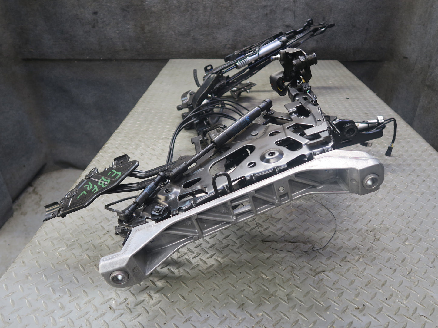 2015-2020 BMW F33 F83 M4 Convertible TOP Roof Rear Left Hinge Frame w Motor