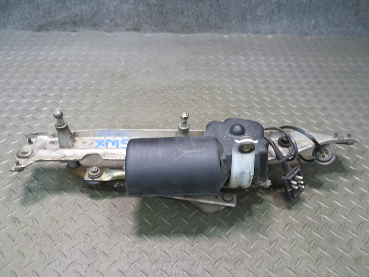 86-91 Mercedes W126 560SEL Windshield Wiper Transmission Linkage w Motor OEM