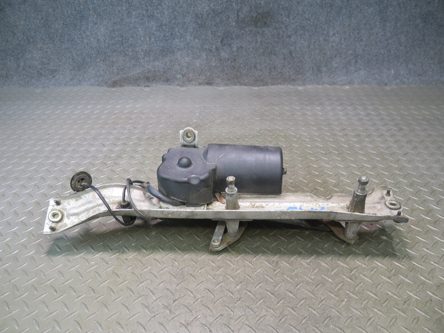 86-91 Mercedes W126 560SEL Windshield Wiper Transmission Linkage w Motor OEM