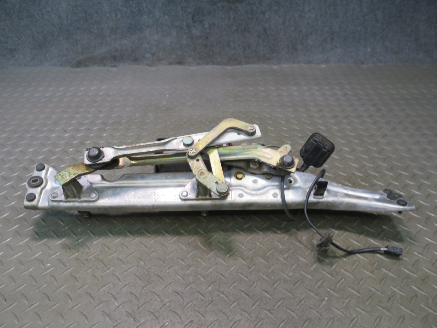 86-91 Mercedes W126 560SEL Windshield Wiper Transmission Linkage w Motor OEM
