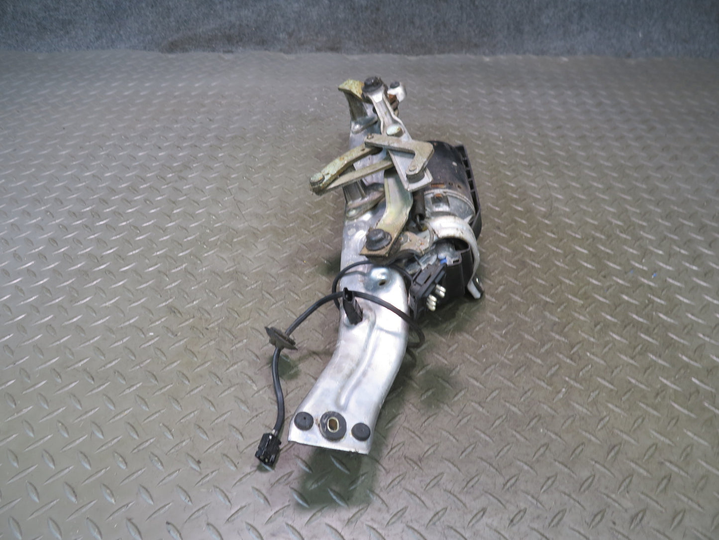 86-91 Mercedes W126 560SEL Windshield Wiper Transmission Linkage w Motor OEM