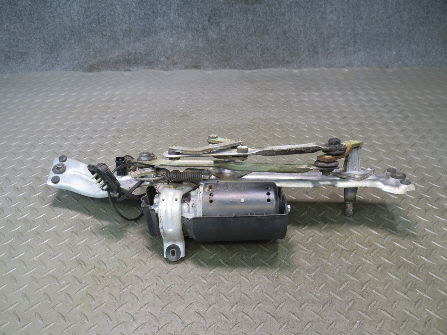 86-91 Mercedes W126 560SEL Windshield Wiper Transmission Linkage w Motor OEM