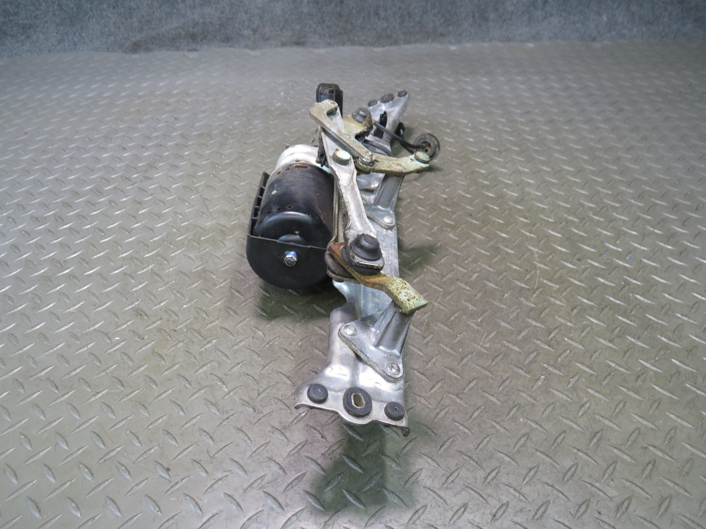 86-91 Mercedes W126 560SEL Windshield Wiper Transmission Linkage w Motor OEM