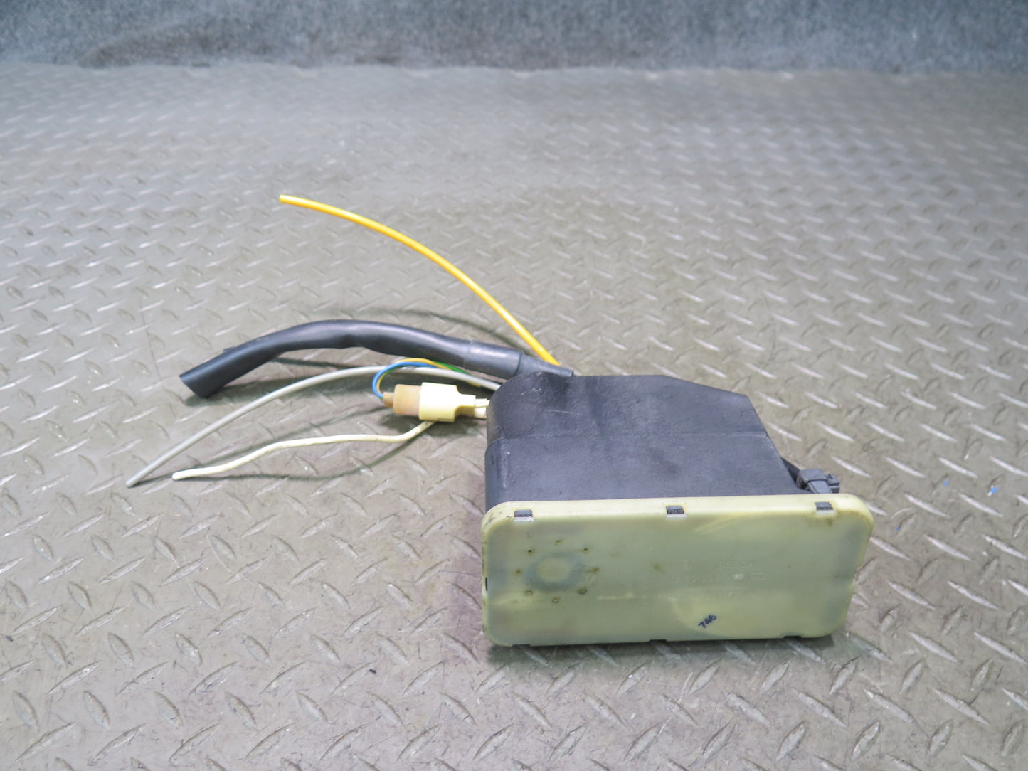 86-91 Mercedes W126 560SEL Central Door Lock Locking Vacuum Pump OEM