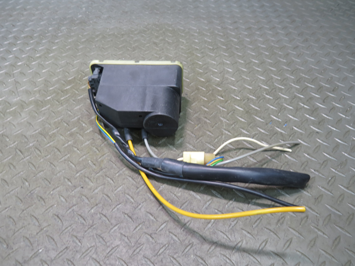 86-91 Mercedes W126 560SEL Central Door Lock Locking Vacuum Pump OEM