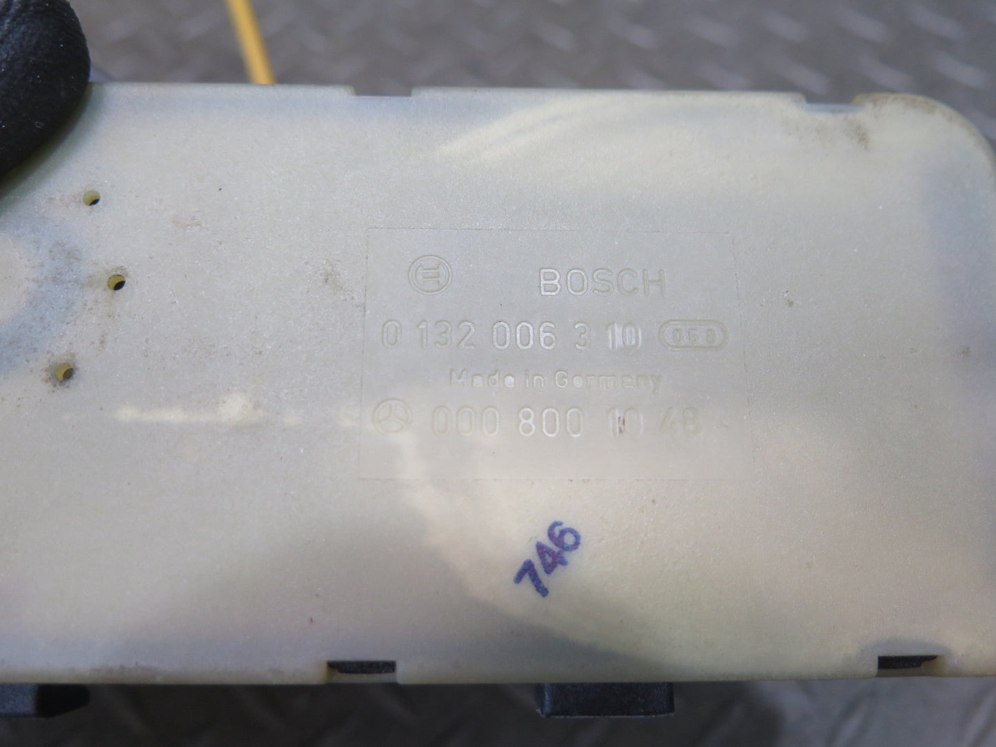 86-91 Mercedes W126 560SEL Central Door Lock Locking Vacuum Pump OEM