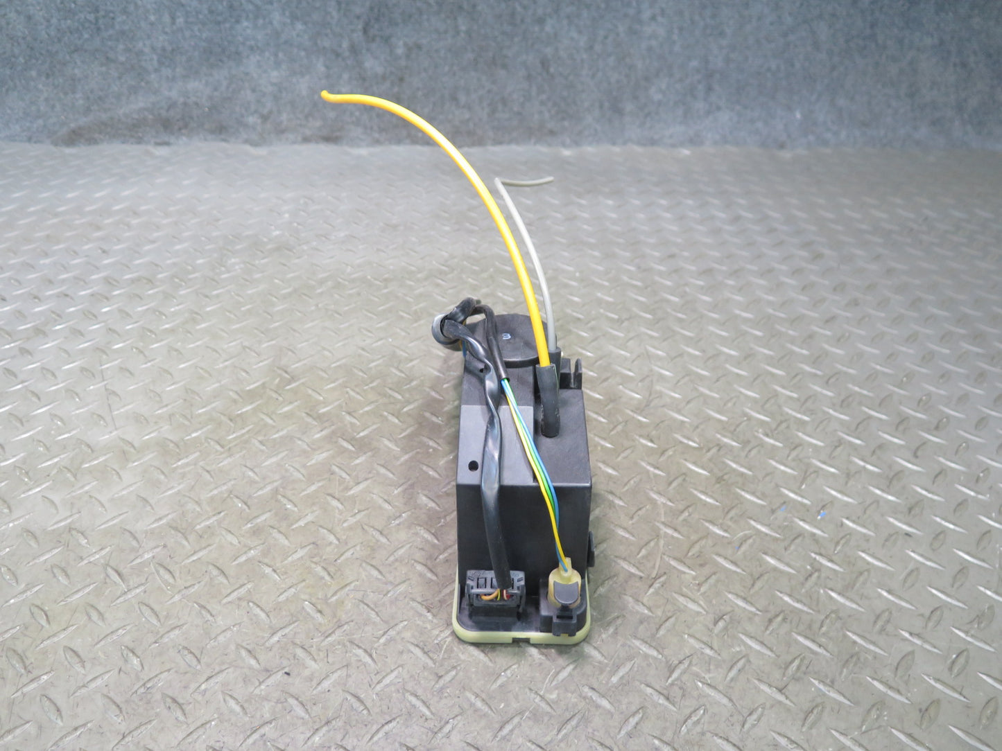 86-91 Mercedes W126 560SEL Central Door Lock Locking Vacuum Pump OEM